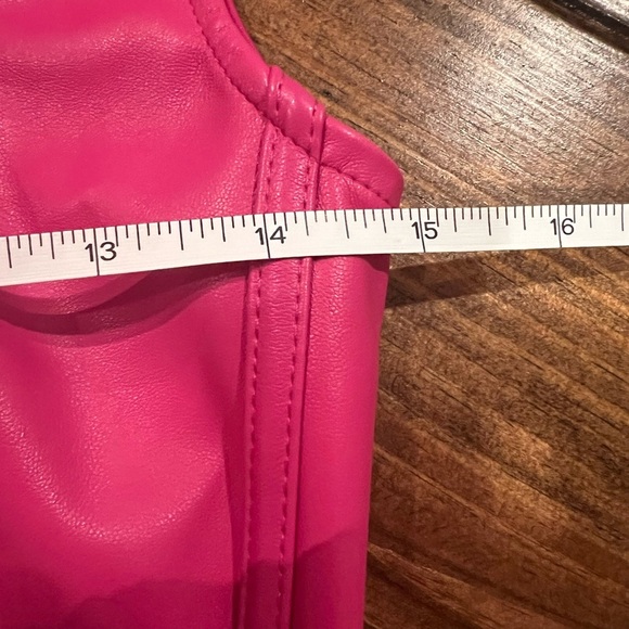 Sincerely Jules cropped hot pink polyurethane top, size M, EUC, clubbing, summer - Picture 5 of 7